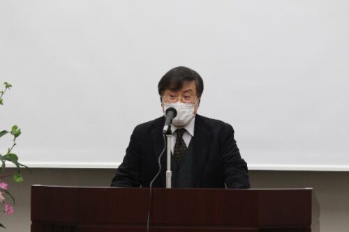 挨拶する島田学長