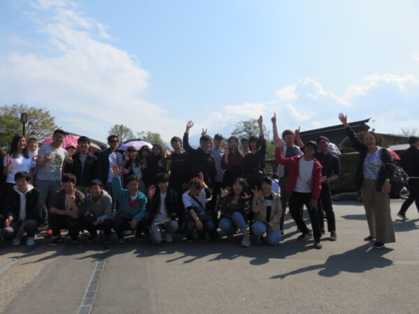 A group photo taken at Oshino Hakkai