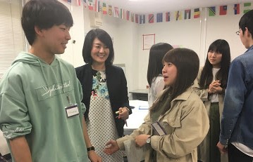 学生同士が学んだことを実際に会話している様子